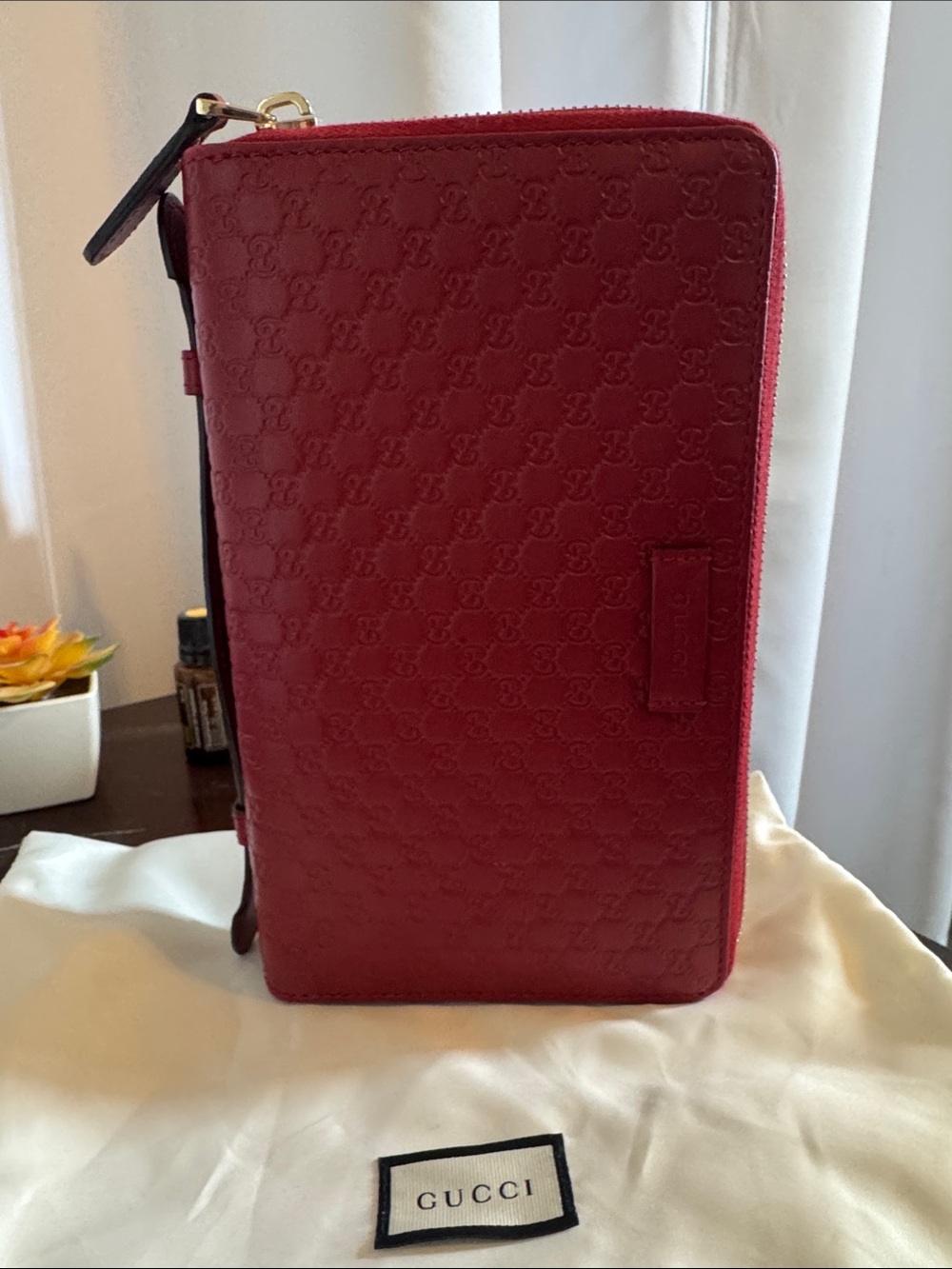 Gucci Embossed GG Leather Travel Wallet with handle in Cherry Red - Picture 6 of 8